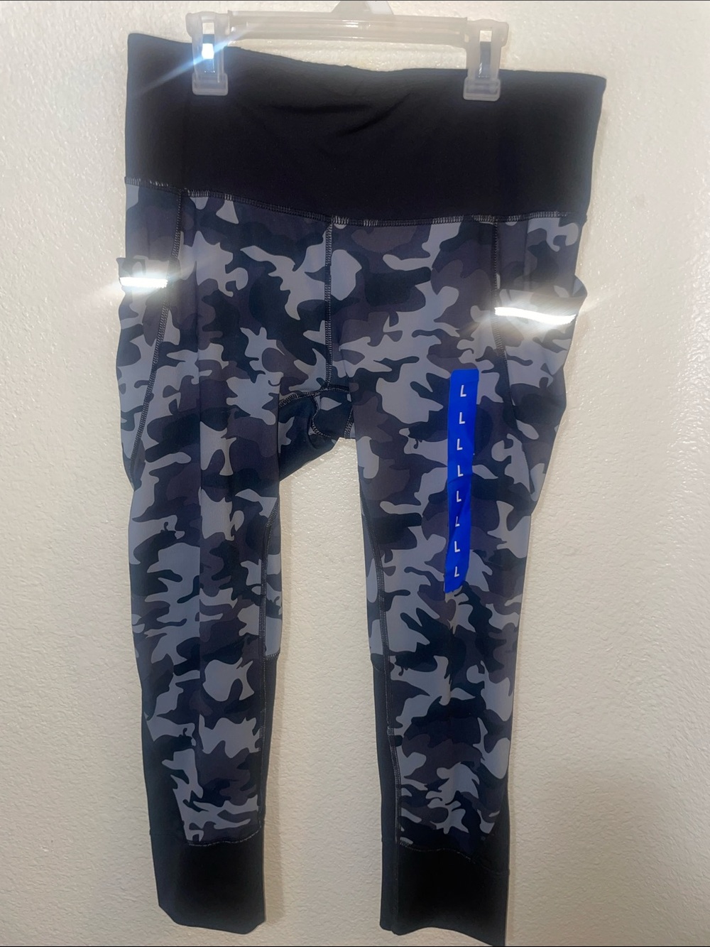 BNWT Active Life Black & Navy Camo Low-Rise Legging, size L